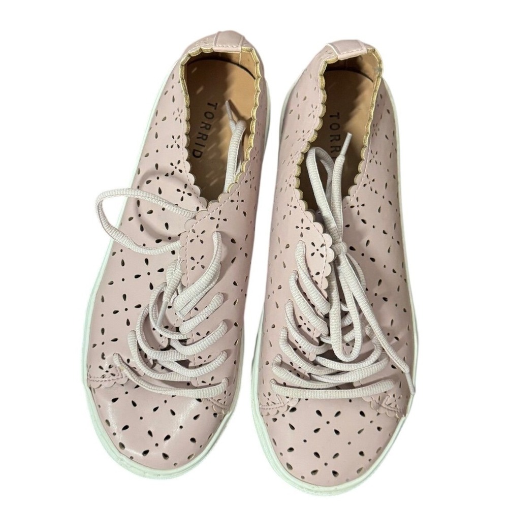 Torrid Blush Pink Cutout Sneakers Women's‎ Size 7.5 Wide Width